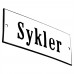 Emaljskylt Sykler vit - svart 12 x 5 cm modell 4-4